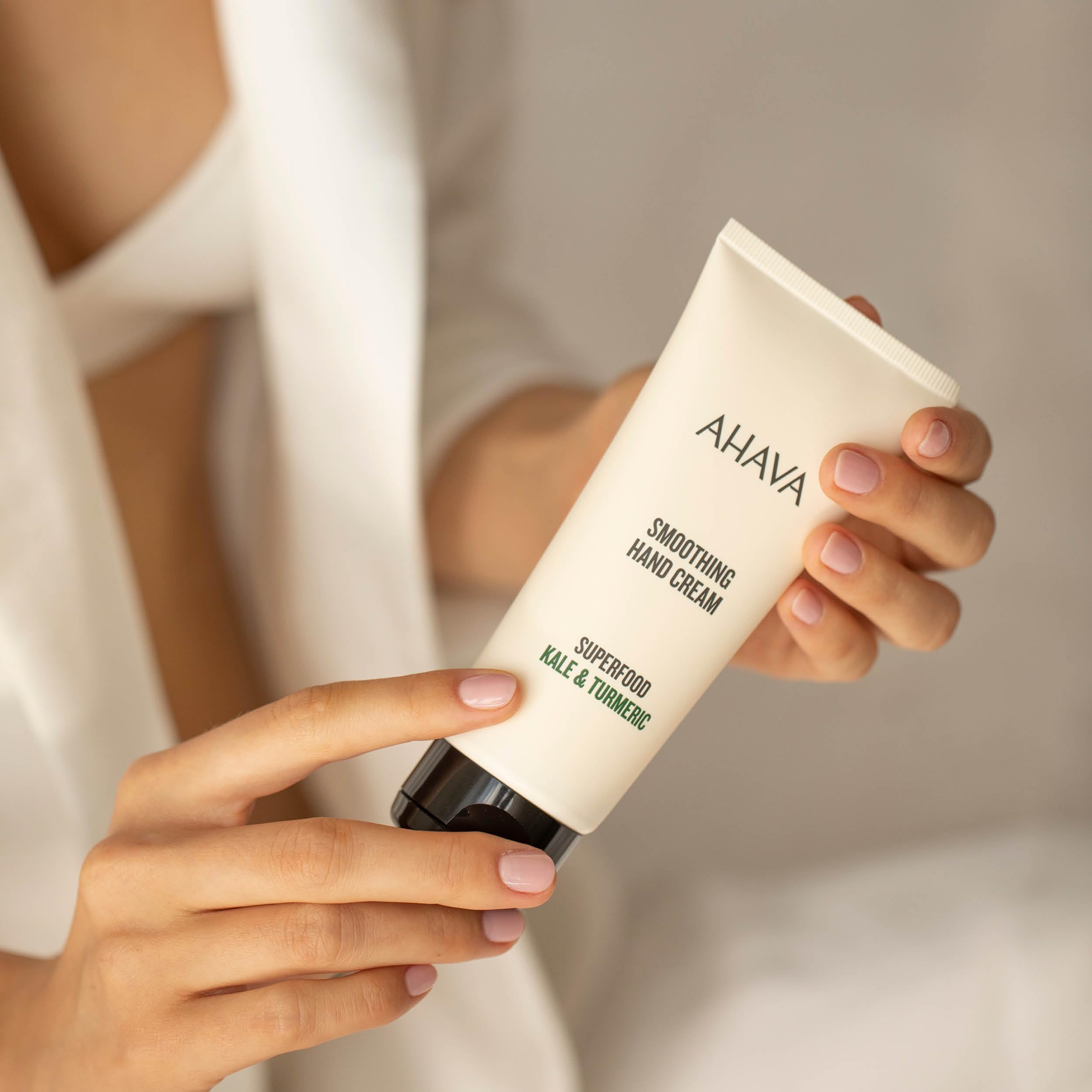ahava-smoothing-hand-cream-kale-turmeric-100-ml image 5