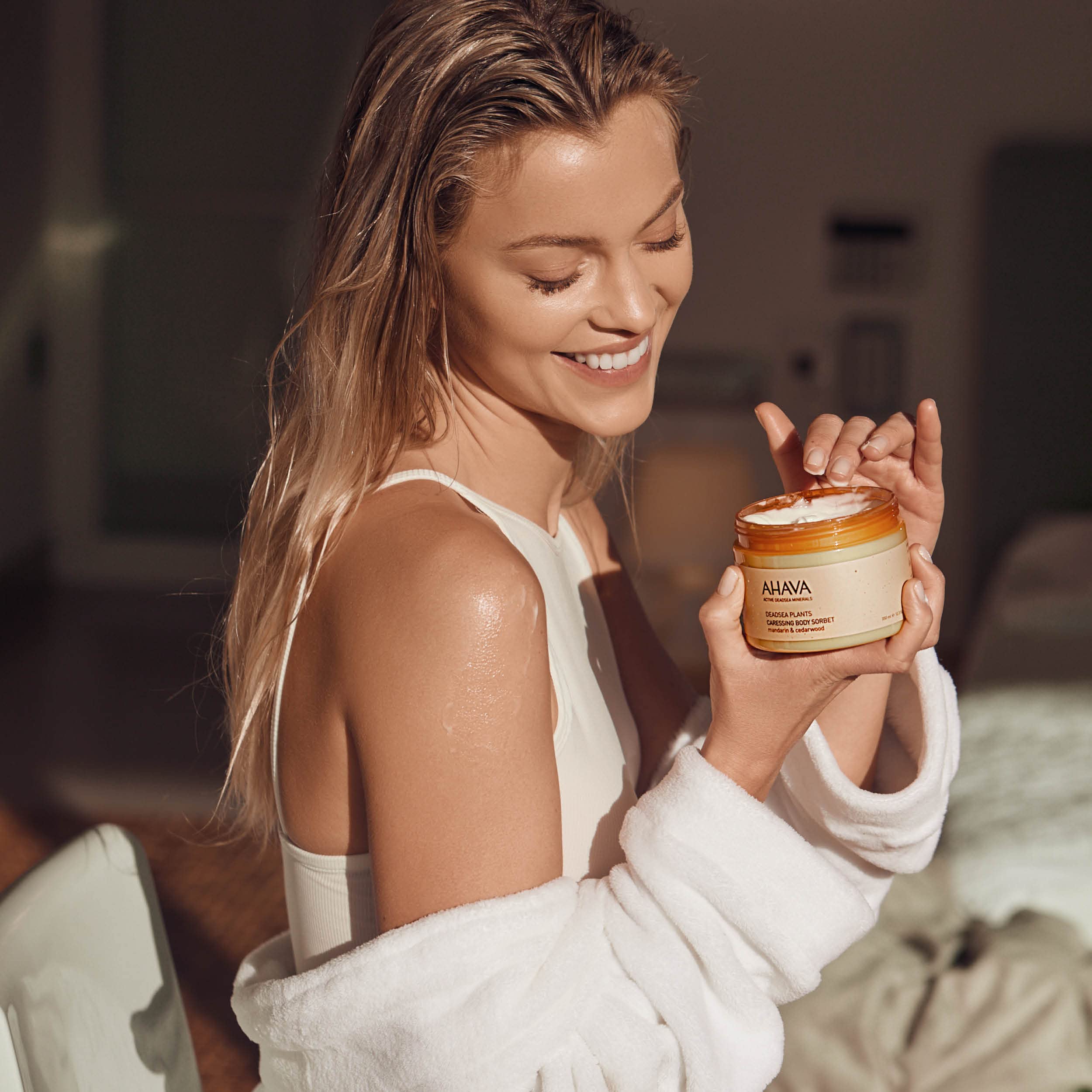 ahava-verw-hnendes-k-rper-sorbet-feuchtigkeitscreme-350-ml-mandarine-zedernholz image 8